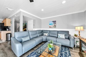 Living area - Southbay by the Gulf 11 (Destin)