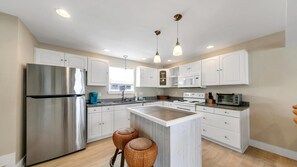 Appartamento, letti multipli, vista canale (Salty Tide) | Cucina privata
