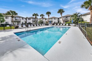 Apartment, Mehrere Betten (Crystal Village II, unit 19B) | Pool | Außenpool