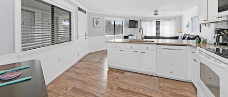 Appartamento, letti multipli (Crystal Village II, unit 19B) | Cucina privata | Forno, tostapane