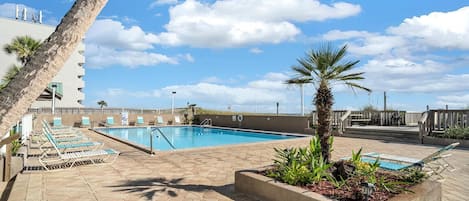 公寓式客房, 多张床 (Emerald Isle 706) | 泳池 | 室外游泳池,恒温泳池