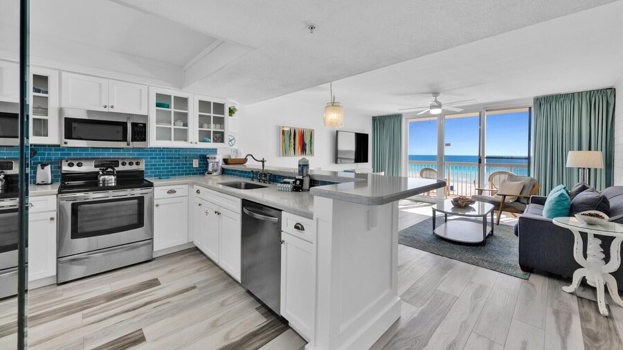 Pelican Beach 307