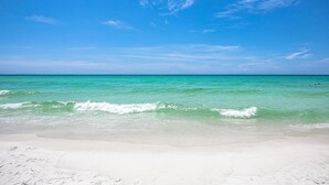 คอนโด, เตียงคิงไซส์ 1 เตียง และโซฟาเบด, วิวชายหาด (Pelican Beach 307) | ชายหาด