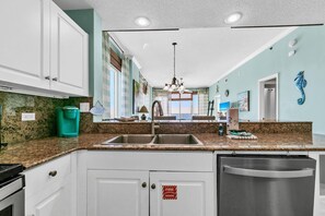 Condo, 1 Queen Bed with Sofa bed, Ocean View (Leeward Key 1106) | Private kitchen