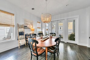 Maison, plusieurs lits (Seagrove Serenity) | Restauration