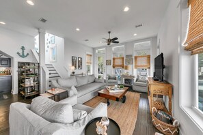Maison, plusieurs lits (Seagrove Serenity) | Coin séjour