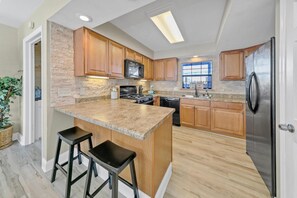 Private kitchen - 5 O'clock Always (Destin)