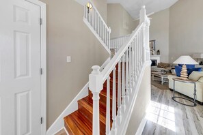 Interior - 5 O'clock Always (Destin)