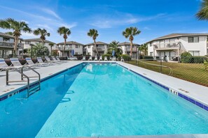 公寓客房, 多張床 (Crystal Village II, unit 18A) | 泳池 | 室外泳池