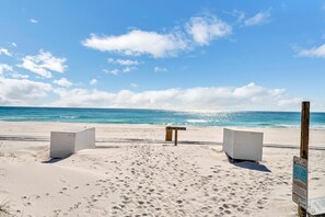 Apartment, Mehrere Betten, Strandblick (Mainsail 443) | Strand | Privatstrand, weißer Sandstrand