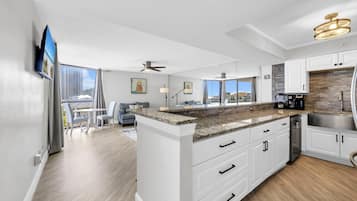 Appartamento, letti multipli, vista spiaggia (Mainsail 443) | Interni