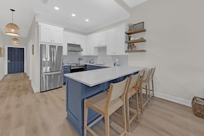 Condo, Multiple Beds (Emerald by Alma) | Private kitchen