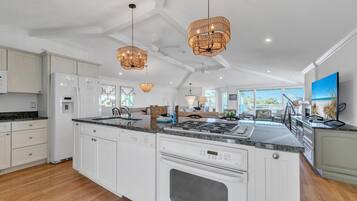 Condo, Multiple Beds (Henderson Haus) | Private kitchen | Oven, toaster