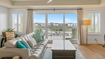 Condo, Multiple Beds (Harbor Landing 101B) | Living area