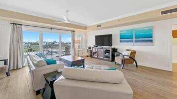 Condo, Multiple Beds (Harbor Landing 101B) | Living area
