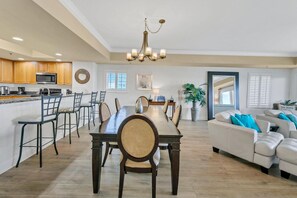 Condo, várias camas (Harbor Landing 101B) | Opções para refeição
