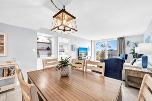 Condo, nhiều giường (BeachCrest 101) | Khu phòng khách