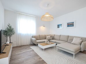 TV - Vacation home Grota by Interhome (Maslenica)