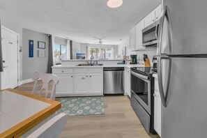 Condo, várias camas, vista para a piscina (Crystal Village II, Unit 16B) | Cozinha privada