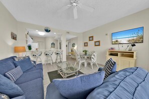 Appartement, meerdere bedden, uitzicht op strand (Destin West Gulfside 304) | Woonruimte
