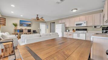 Condo, 1 King Bed with Sofa bed (Sunset Cottages 2C) | Interior