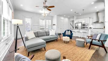 House, Multiple Beds (Peace of Blue) | Living area