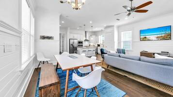 House, Multiple Beds (Peace of Blue) | Living area