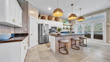 House, Multiple Beds (Cloud Nine) | Private kitchen