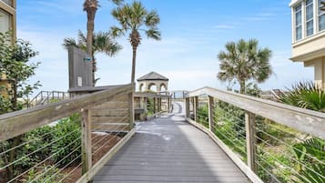 House, Berbilang Katil (A Spyglass) | Teres/patio