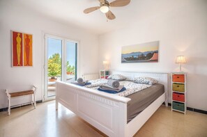 3 sovrum, skrivbord, strykjärn/strykbräda och wi-fi