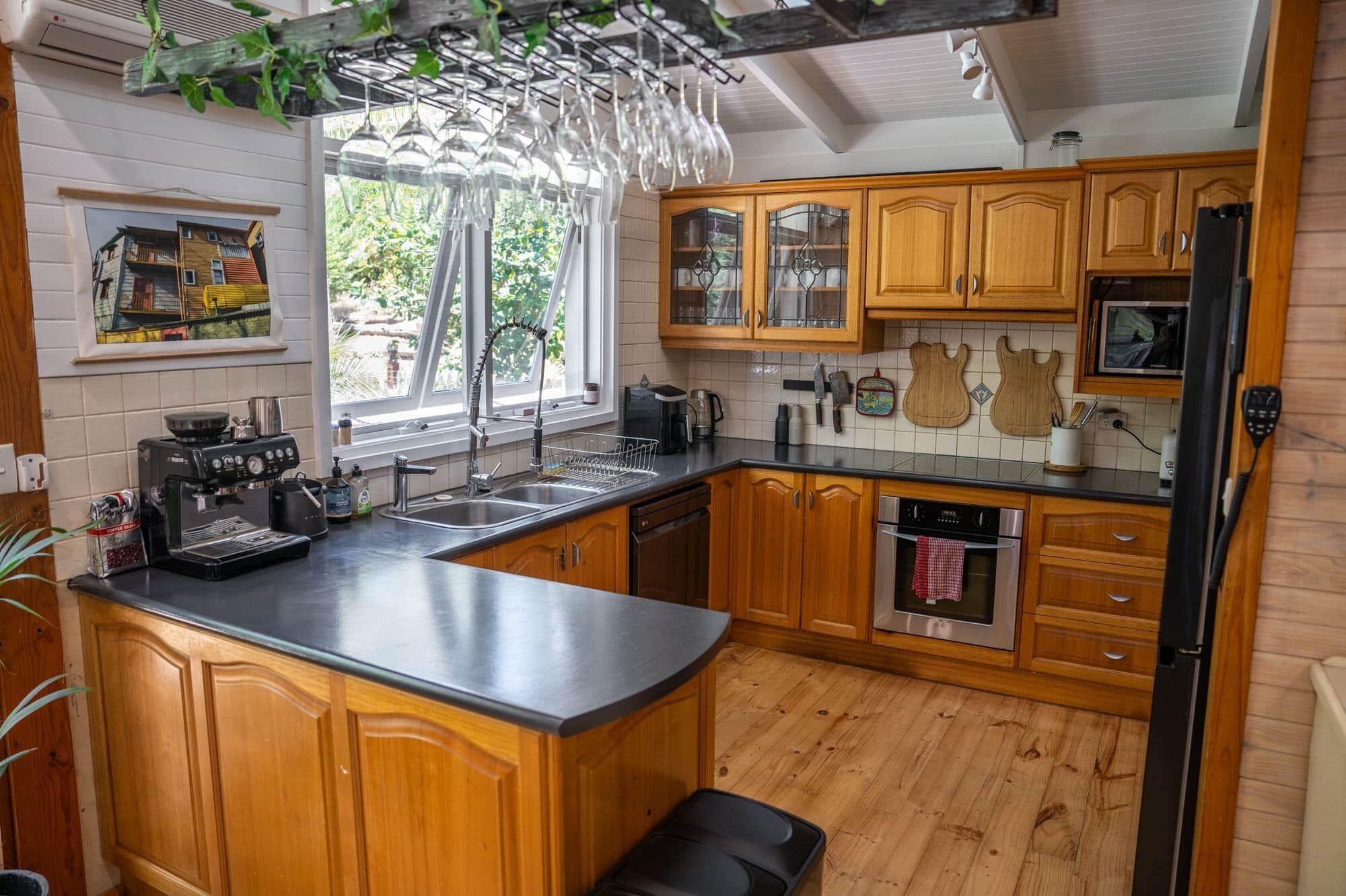 雪櫃、微波爐、焗爐、爐具