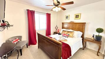 3 bedrooms, desk, iron/ironing board, travel cot