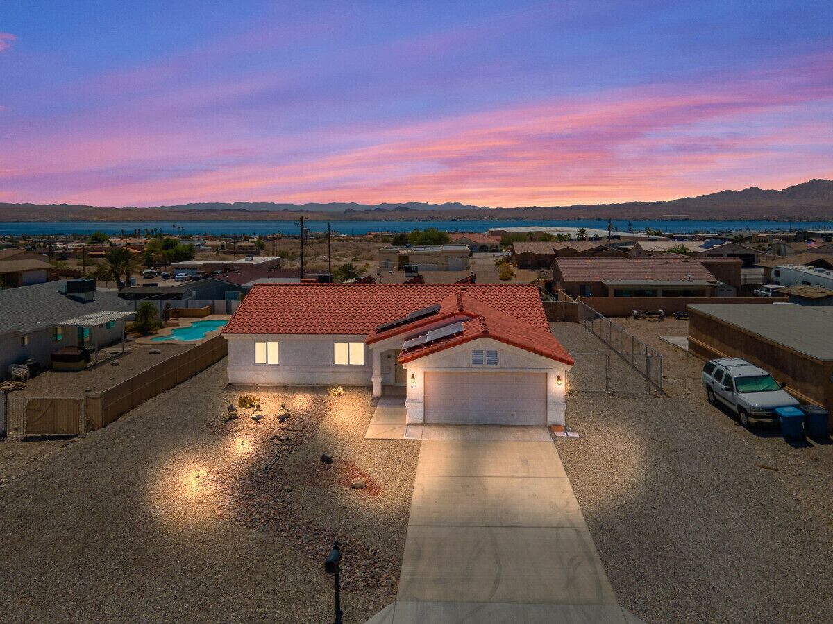 Parkeerplaatsen op het terrein