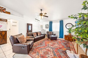 Smart-tv, böcker, kontor och printers