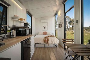 1 bedroom, bed sheets