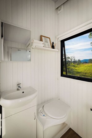 Een douche, een haardroger, handdoeken