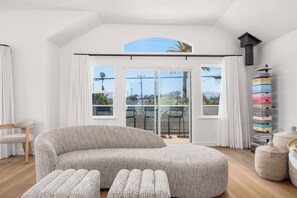 テレビ、書斎 / ワークスペース