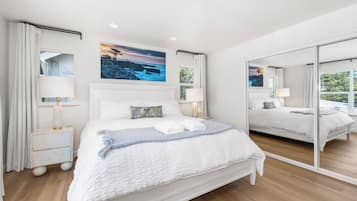 3 間睡房、書桌、熨斗/熨衫板、可攜式嬰兒床