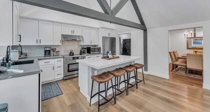 Luxurious 7BR - Walk to Beach & Bus Stop!