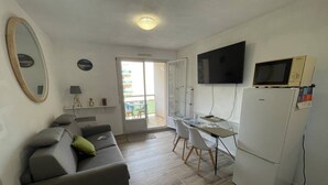 Unclassified image, 4 of 9, button - APPARTEMENT COTE D'AZUR 3 (BORMES-LES-MIMOSAS)