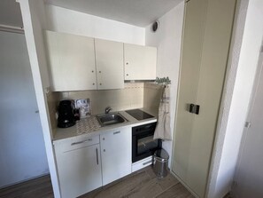Refrigerador y utensilios de cocina 