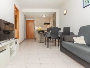 TV - Beautiful apartment for 4 guests with A/C, pool, WIFI, TV and terrace (Salou)