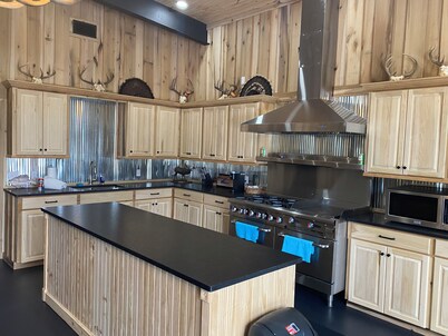 Cozy Deer Camp fell  all amenities you need commercial kitchen,outdoor fireplace