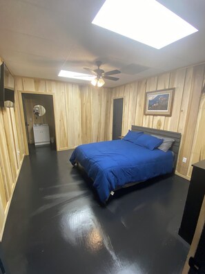 8 bedrooms, WiFi, bed sheets