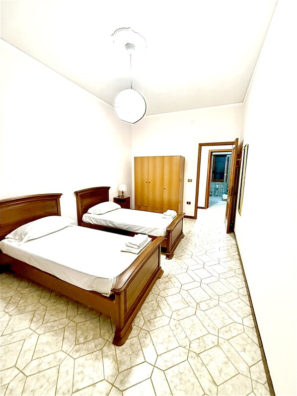 4 Schlafzimmer, Bügeleisen/Bügelbrett, WLAN, Bettwäsche