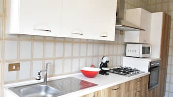 Refrigerador, microondas, horno y tostadora