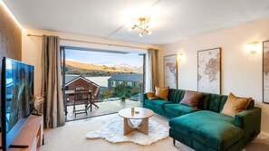 TV, offices - The Nugget-Free Parking-Direct Lake Access (Queenstown)