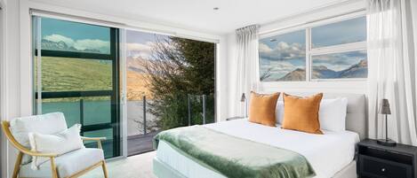 4 bedrooms, desk, iron/ironing board, WiFi