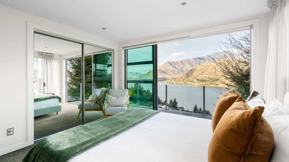 4 bedrooms, desk, iron/ironing board, WiFi