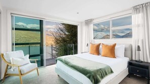 4 bedrooms, desk, iron/ironing board, WiFi